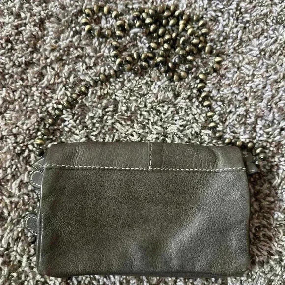 Free People Pebble Leather Gray Crossbody Small Wallet Metal Strap Trifold Snap - Picture 2 of 4